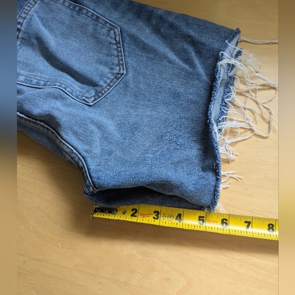 REFORMATION Distrssed Jeans Short Women Size 24 (Run Bigger) Made In USA - Picture 12 of 12